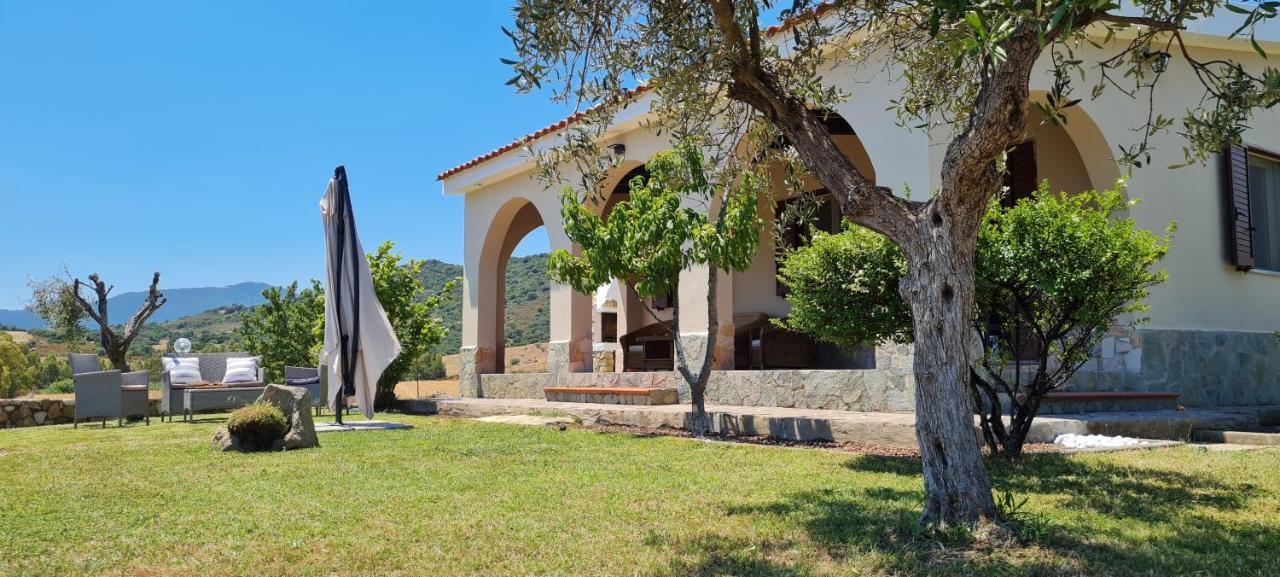 House Castiadas Tra Mare E Montagna Luaran gambar