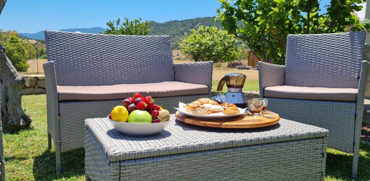 House Castiadas Tra Mare E Montagna Luaran gambar